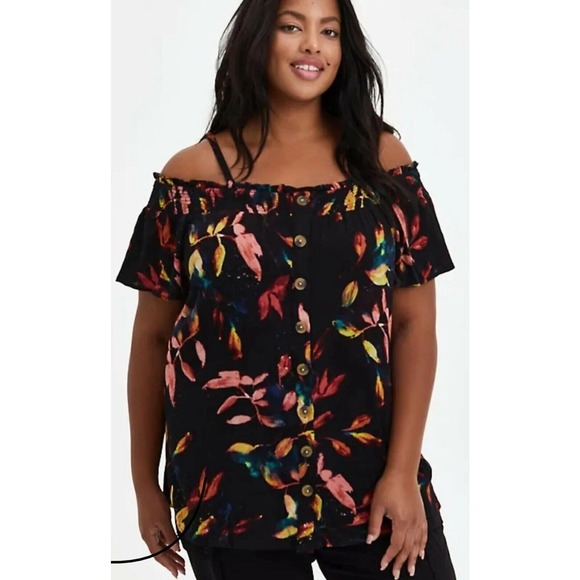 Torrid Crepe Smocked Cold Shoulder Cut Put Button Ruffle Floral Black top Size 2 - Picture 1 of 10